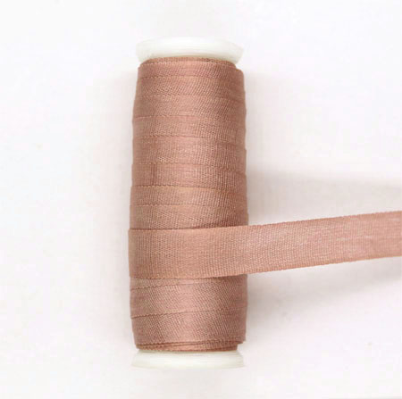 702 - Seidenbändchen 7 mm breit, 10-m-Spule, Farbe: Antique pink 702 - Seidenbändchen 7 mm breit, 10-m-Spule, Farbe: Antique pink